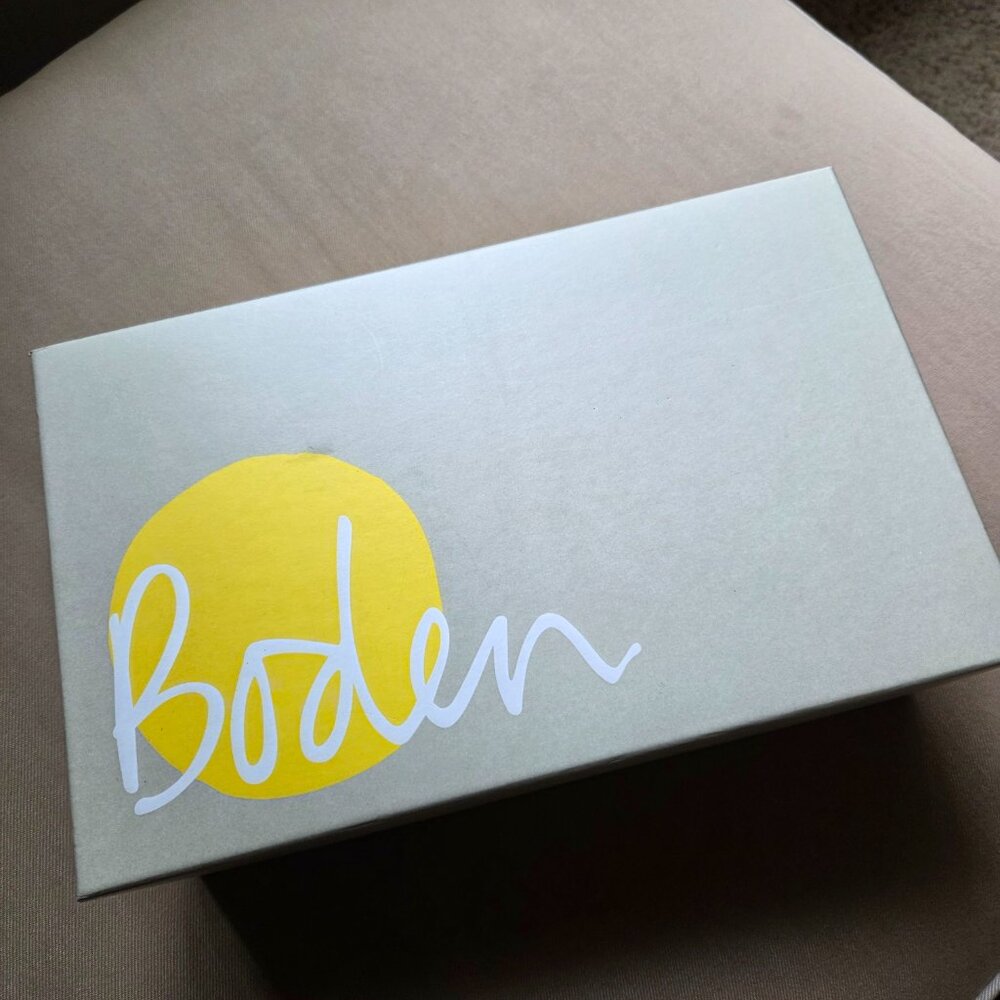 BODEN New In Box Burgundy Red Suede Heels - Picture 3 of 4